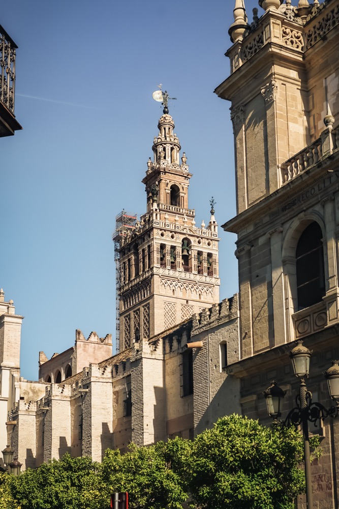 Wieża Giralda przy katedrze w Sewilli